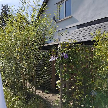 Post Office Row Apartment And Garden Crickhowell Exterior photo